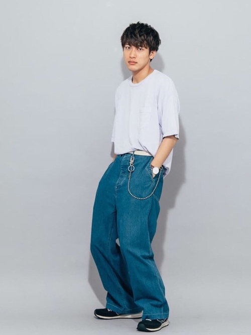 ワイドパンツ×白シャツ